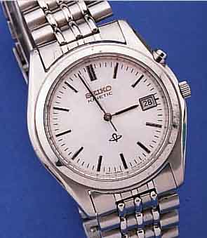 SEIKO HERRENARMBANDUHR KINETIC, JAPAN UM 1995, EDELST., EDELST.-BAND, MINERALFLACHGL., ORIG.-ETUI, PAPIERE, GARANTIEKARTE, BODEN GESCHR., ...
