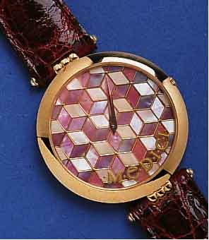 MEDICI MEDICI ARMBANDUHR DESIGNERMODELL, ITALIEN/ SCHWEIZ UM 1988, AUFWEND. BLATT M. PERLMUTT- EINL., SAPHIRFLACHGL., GEH. HARTVERG., ORIG.- ...
