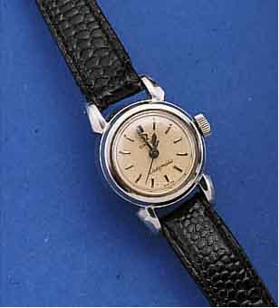 OMEGA DAMENARMBANDUHR LADYMATIC, SCHWEIZ UM 1956, EDELST., BODEN GESCHR., VERS. BLATT, AUFGES. WG-STD.-ZEICHEN, WG-ZEIGER, WERK ...