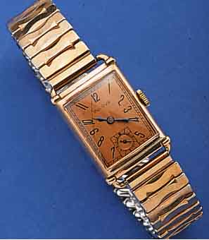 BULOVA HERRENARMBANDUHR, USA UM 1940, RG- FILLED, SCHERENGLIEDERB. M. RG-AUFL., BODEN GEDR., KUPFERFARB. ORIG.-BLATT, KL. SEK. VERT.GEBL. ...