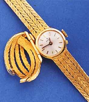EBEL DAMENGOLDBANDUHR, SCHWEIZ/DEUTSCHLAND UM 1965, GG 585/000, DESIGN VOM BAND IN AUF- KLAPPB. SCHUTZSCHMUCKKAPPE üBERGEHEND, BODEN GEDR., ...