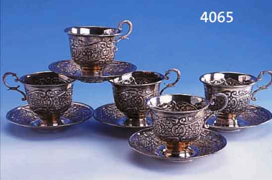 6 MOKKATASSEN MIT UNTERTELLERN, 900ER SILBER, PORTUGAL, REICHER FLORALER DEKOR, TOTAL CA. 721 G