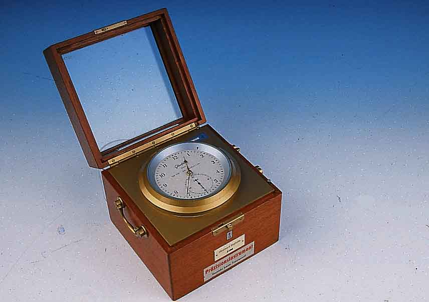 GLASHÜTTE MARINEQUARTZCHRONOMETER, NR. 2488, DEUTSCHLAND UM 1975, 2-TEIL. EDEL- HOLZKASTEN, PRÄZISIONSINSTR. M. GÜTEKLASSE- BEZ., TYP ...