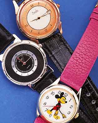 KONVOLUT: 4 ARMBANDUHREN, UNGETR. LAGERW., DAVON 2X MICKEY MOUSE (1X CHINA, 1X FRANK- REICH), BEIDE MECHANISCHE AUFZUGSWERKE, METALLVERCHR., 2X ...