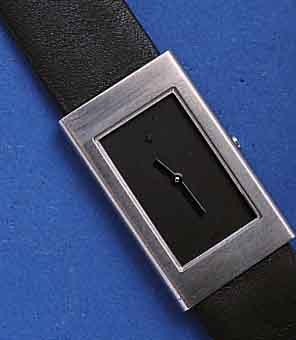 VENTURVENTURA DAMENDESIGNERUHR VON FLEMMING BO HAN- SEN, SCHWEIZ UM 1998, ULTRAFLACH, EDELST., SAPHIRFLACHGL., LEDERB., ETUI, H. CA. 4 MM, MAßE ...
