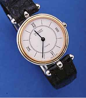 VAN CLEEF & ARPLES DAMENARMBANDUHR SERIE 1A- COLLECTION, EDELST. POL., MASSIV GG-LüNETTE,SAPHIRFLACHGL., EMAILFARB. KONTRASTZIFFERBL., ...