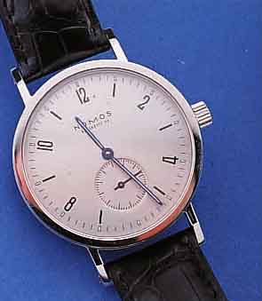 NOMOS HERRENARMBANDUHR TANGENTE SPORT, REF.-NR. 221, EDELST. POL., SAPHIRFLACHGL., MATT VERS. KONTRASTZIFFERBL., KL. SEK. VERT., BODEN 6-FACH ...