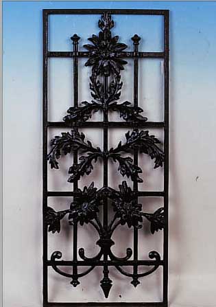 ZIERGITTER, UM 1900, GUßEISEN, FLORALE DARSTELLUNG, 100 X 42 CM