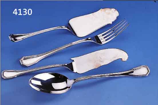 11 VORLEGETEILE, 925ER SILBER, BEST. AUS: 2 TORTENSCHAUFELN, 1 SALATBESTECK, 1 TRAN- CHIERMESSER MIT SPIEß, 1 SAUCENLöFFEL, 2 ...