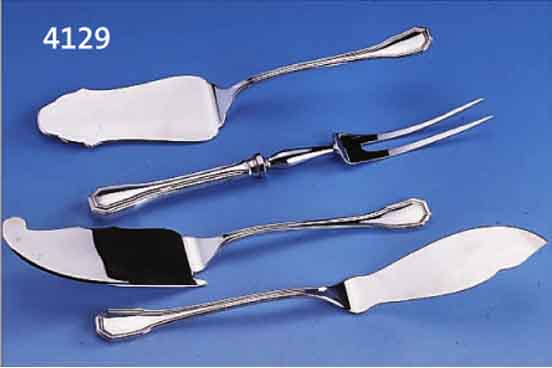 4 VORLEGETEILE, 925ER SILBER, BEST. AUS: 1 FISCHHEBER, 1 FLEISCHGABEL UND 2 TORTENHEBERSEHR GUTER ZUSTAND, TOTAL CA. 450 G, ...