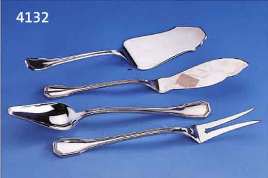 7 VORLEGETEILE, 925ER SILBER, BEST. AUS: 2 FISCHVORLEGETEILE, 1 SAUCENLöFFEL, 2 FLEISCHSPIEßE, 2 TORTENHEBER, SEHR GUTER ZUSTAND, TOTAL CA. ...
