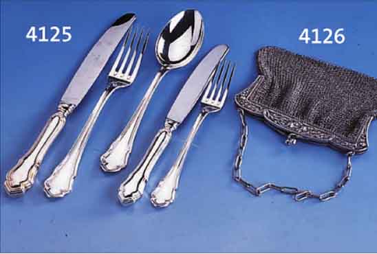 32-TEILIGES BESTECK FüR 6 PERSONEN, 925ER SILBER, BEST. AUS: 6 GABELN, 6 MESSER (GRIFFE GEFüLLT, KLINGEN STAHL), 6 LöFFEL, 2 ...
