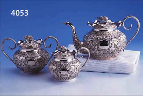 3-TLG. TEESET, UM 1900/10, SILBER GEPR., NICHTGEPUNZT, BEST. AUS: TEEKANNE M. SCHARNIER-DECKEL, ZUCKERSCHALE MIT DECKEL, SAHNEGIEßER MIT MIT ...