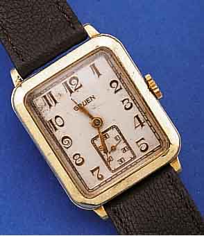 GRUEN HERRENARMBANDUHR, SCHWEIZ/USA UM 1936, GG-FILLED, BLATT ALTERSBED. L. FL., 15 ST., HANDAUFZUGKAL. 705, KOMP.-UNR., GEBL. BREG.-SPIR., ...