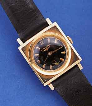 LONGINES HERRENARMBANDUHR, SCHWEIZ/USA UM 1953, GG 585/000, CARREE-FORM, BODEN GEDR., STD.-ZEICHEN TEILW. ERS., 17 ST., ...