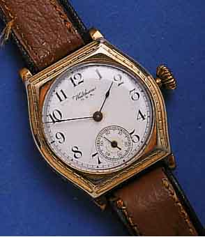 KONVOLUT:KONVOLUT: 2 HERRENARMBANDUHREN, FÜR DEN US- MARKT, ENDE 20ER JAHRE, 1X WALTHAM, GG-FILLED, EMAILBL. SIGN., AUßER LEDERB. ORIG.-ZUST., 7 ...