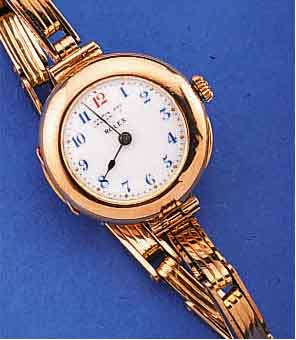 ROLEX DAMENARMBANDUHR, SCHWEIZ/ENGLAND UM 1925, ROSE-G. 375/000-GEH., SCHANIERBODEN U. -GLASR., NUTZSP., PERF. EMAILBL., ZEITIDENT. ...