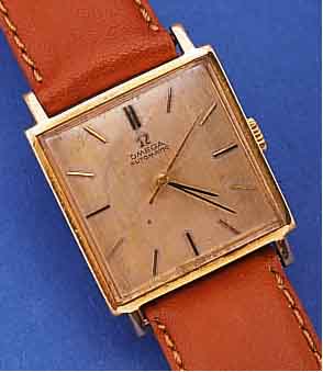 KONVOLUT: 2 OMEGA ARMBANDUHREN, BEIDE UM 1970, AUTOMATIK, 1X CARREE-GEH., HARTVERG., EDELST.-BODEN GEDR., KAL. 684, INCABL. STOß- GES., BLATT ...