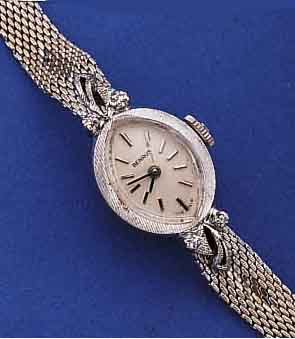 BENRUS DAMENSCHMUCKBANDUHR, SCHWEIZ/USA UM 19625, WG-FILLED GEH., AN DEN BANDANST. JE 2 DIAMANTEN, BODEN GEDR., VERS. BLATT, ZUM RAND ZU L. ...