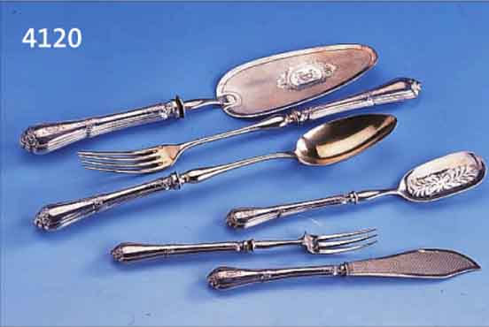 7-TEIL. VORLEGEBESTECK, FRANKREICH UM 1900, PARIS, MEISTERMARKE VERSCHLAGEN, 950ER SILBER, GRIFFE GEFüLLT, BES-MONOGR., VERTREIBER ...