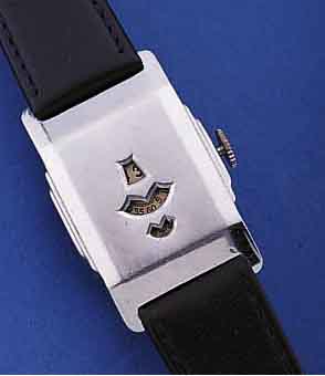 SILA DIGITALARMBANDUHR, SCHWEIZ UM 1936, METALL HARTVERCHR., BODENSCHARNIER SEITL. SCHMUCKGEPR., STD. RAST., MIN. U. SEK. ROTIER.RUNDANKERW., ...