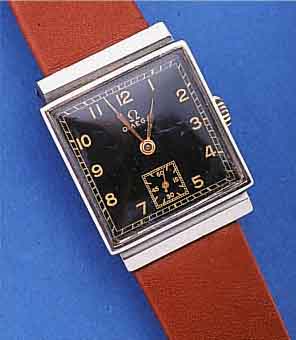 OMEGA HERRENARMBANDUHR, SCHWEIZ UM 1940, EDELST., CARREE-GEH., TEILVERD. BANDANST., BODEN GEDR., AUßER GLAS, BAND U. KRONE ORIG.- ZUST., ...