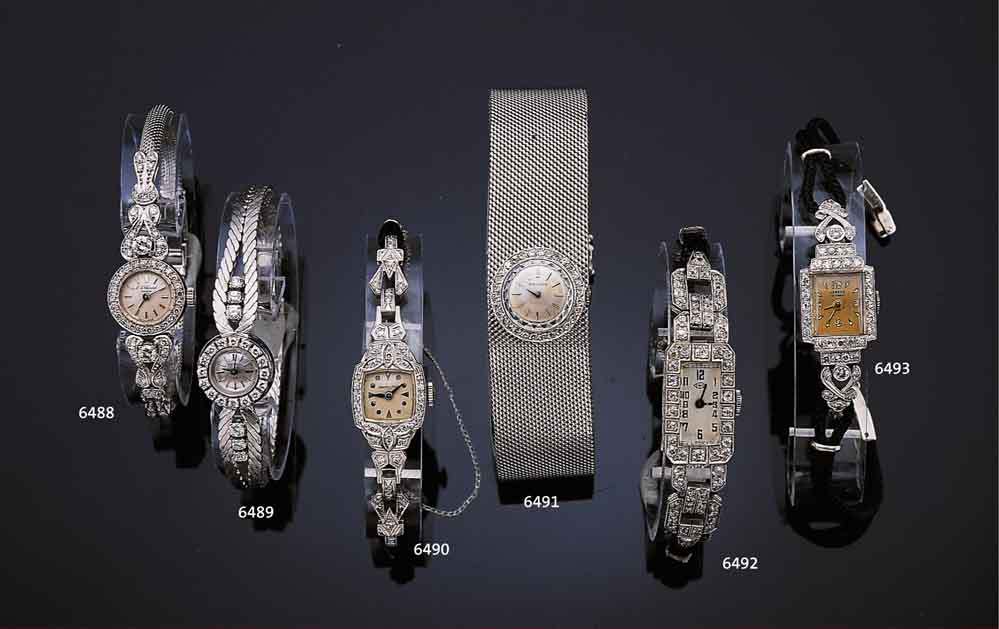 IWC ART-DECO DAMENARMBANDUHR, PLATIN, AUF- WEND. LüNETTE U. SCHARNIERBANDANST. M. ALT- SCHLIFF-DIAMANTEN ZUS. CA. 3 CT WEIß/SI, KOR- DELBAND, ...