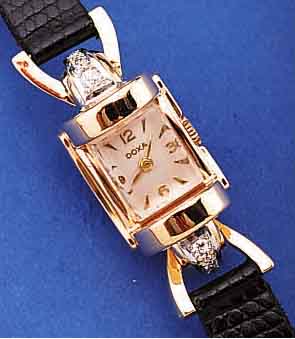 DOXA DAMENARMBANDUHR ART DECO, SCHWEIZ/ FRANKREICH UM 1938, AUFWEND. GG 750/000-GEH. M. KONKAVGL., BODEN GEDR., BEWEGL. BANDANST. M. IN WG ...