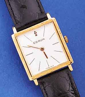 CORUM HERRENARMBANDUHR, SCHWEIZ UM 1960, GG 750/000, CARREE-GEH., LüNETTE MATT., BODEN GEDR., BLATT REST., RUNDANKERW., BASISKAL. FELSA 4122, ...