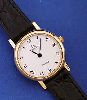 OMEGA DAMENARMBANDUHR DE VILLE, SCHWEIZ UM 1990, GG 750/000, FLACHE AUSF., BODEN GEDR., EMAILFARB. KONTRASTZIFFERBL., SAPHIRFLACHGL., NEUTR., ...
