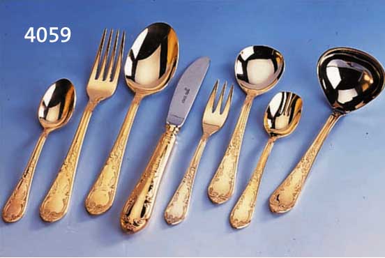 70TEILIGER BESTECKKASTEN, 24KT-HARTVERGOLDET, SOLINGEN, BEST. AUS 12 MESSERN MIT STAHL- KLINGEN, 12 GABELN, 12 LÖFFEL, 12 KAFFEELÖFFEL 12 ...