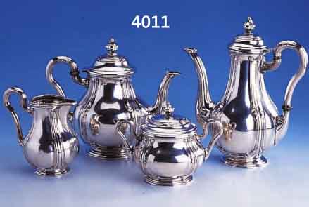 4-TEILIGES TEES- BZW. KAFFEESERVICE, 800ER SILBER, KLASSIZISTISCHER DEKOR MIT AKANTHSUBLATTVERZIERUNG, BEST. AUS: 2 KANNEN, H CA. 25/21 ...