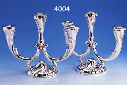 KERZENLEUCHTERPAAR MNIT 3 BRENNSTELLEN, DEUTSCH GEBR. KüHN, SCHWäBISCH GMüND, 835ER SILBER, FUß GEFüLLT, TOTAL CA. 1600 G ...