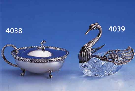 BONBONNIERE IN SCHWANENFORM, DEUTSCH, WOHL HANAU UM 1910, KORPUS GLAS, MONTUR 925ER SILBER, FLüGEL BEWEGLICH, H CA. 13 CM, L CA. 15 CM, ...