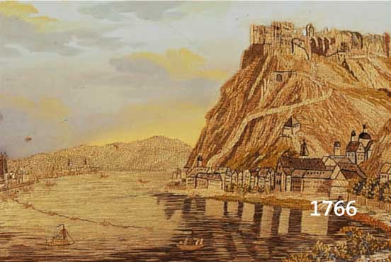 STICKBILD, DEUTSCH, UM 1845, FEINE SEIDENSTICKEREI AUF MALKARTON, HINTER- GRUND (HIMMEL GOUACHIERT), DARSTELLUNG EINER BURG ÜBER FLUSSTAL, CA. 22 ...
