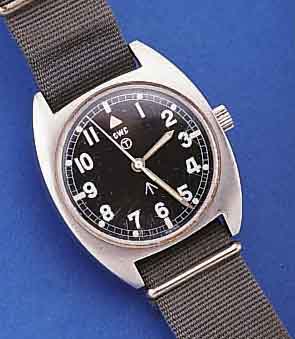 CWC MILITäRARMBANDUHR, FüR DIE BRIT. ARMEE, UM 1979, EDELST.-EINSCHALENGEH., GET. A-WELLE,BEI FERTIGST. WASSERGESCH., REG.-GRAV. AUF ...