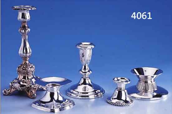 KONVOLUT 5 KERZENLEUCHTER, SILBER: VERSCH. SILBERGEHALTE, ALLE GEFüLLT, 1 X BAROCK- STIL, H CA. 18 CM, SONST ZEITLOSE FORM, H CA. 4.5 ...