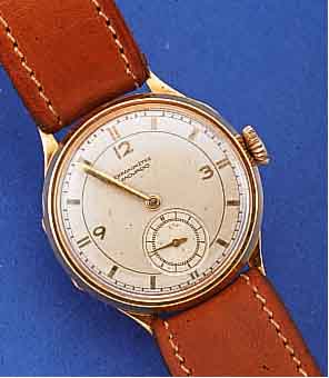 MOVADO HERRENARMBANDUHR, SCHWEIZ UM 1940, GG 585/000, SCHARNIERBODEN, GLASR. GEDR., ORIG.-BLATT MATT VERS., ALTERSBED. FARBL. L. GET., ...
