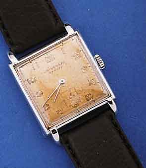 KONVOLUT: 2 SCHWEIZER HERRENARMBANDUHR, 1X UNIVERSAL GENEVE, CARREE, METALL VERCHR., EDELST.-BODEN GEDR., UM 1949, KAL. 220, 15 ST., HANDAUFZUG, ...