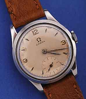 KONVOLUT: 2 OMEGA HERRENARMBANDUHREN, SCHWEIZ UM 1944, BEIDE EDELST.-GEH., 1X KAL. 26,5, BLATT FL., 15 ST., HANDAUFZUG, SCHR.- UNR., ...