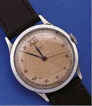 KONVOLUT: 2 HERRENARMBANDUHREN, SCHWEIZER PRODUKT. UM 1942, BEIDE EDELST., BöDEN U. GLASR. GEDR., 1X UNIVERSAL GENEVE, ORIG.- BLATT FL., ...