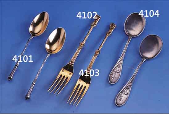 PASHA-GABEL, JUDAIKA, NIEDERLANDE UM 1870, 830ER SILBER VERGOLDET, FEINER GUß, NACHGE- STOCHEN, BEKRöNUNG: MOSES DIE GESETZESTAFELN ZEIGEND, ...