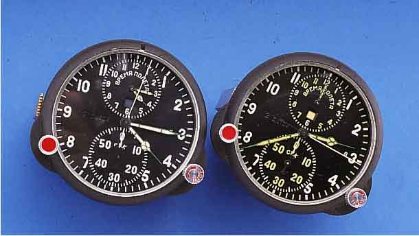 KONVOLUT: 2 EINBAUBORDCHRONOGRAPHEN, SOWJET-UNION, 1X UM 1984, 1X UM 1989, VERGL. LITERA- TUR LEVENBERG I, NR. 478, VORGES. FüR MIG29, D. CA. 80 ...