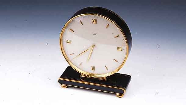 JUNGHANS MEISTER TISCHUHR, MESSING VERG., CHINALACK, DEUTSCHLAND UM 1962, 8-TAGEWERK, KAL. J46, 7 ST., AUFZUG U. ZEIGERST. RüCKS., D. CA. 14 ...