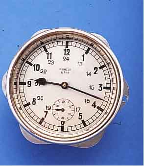 KIENZLE EINBAUUHR (Z.B. LKW), 8-TAGEWERK, ALUMINIUM-GEH., AUFZUG U. ZEIGERST. RüCKS., REG. NR. 84703, DEUTSCHL. UM 1948, ZWAR GEH- FäHIG, ...