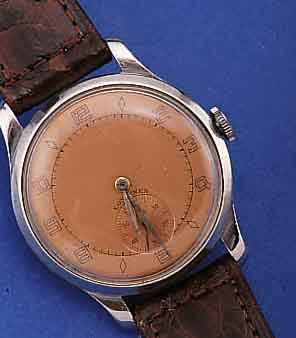 LONGINES HERRENARMBANDUHR, SCHWEIZ UM 1942, EDELST., BODEN U. GLASR. GEDR., WERK VERG., 15 ST., HANDAUFZUGKAL. 12,68Z, KOMP.-UNR., FLACHSPIR., ...
