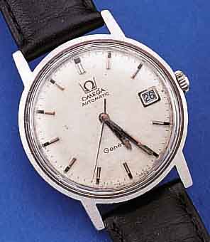 KONVOLUT: 2 OMEGA HERRENARMBANDUHREN, BEIDE EDELST., 1X SERIE GENEVE, BODEN GESCHR., 24 ST., KAL. 565, SCHWEIZ UM 1971, ZWAR GEHFäHIG,ABER ...