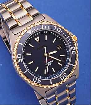 SEIKO HERRENARMBANDUHR SPORTS 200, TITAN U. GG KOMB., INCL. GLIEDERBD. M. FALTSCHL., QUARTZ, AB HERST. WASSERGESCH., SAPHIRGLAS, DAT., ...