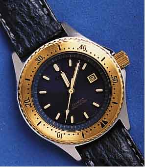 KONVKONVOLUT: 2 SEIKO DAMENARMBANDUHREN, QUARTZ, METALL Z.T. VERG., EDELST.BD., 1 X AB HERST. WASSERGES., BEIDE ORIG. LEDERBD., LAGERWARE, EZ 1-2, ...