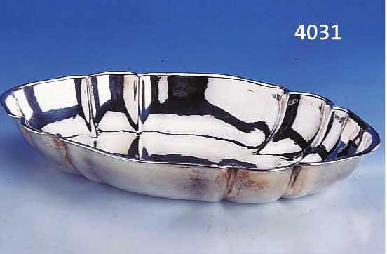 ANBIANBIETSCHALE, 830ER SILBER, WILKENS BREMEN, CA. 30ER JAHRE, HAMMERSCHLAGVERZ., BAROCK- STIL, TREIBARBEIT, RAND GEWELLT, 4.6 X 30.5 X 20 CM, ...